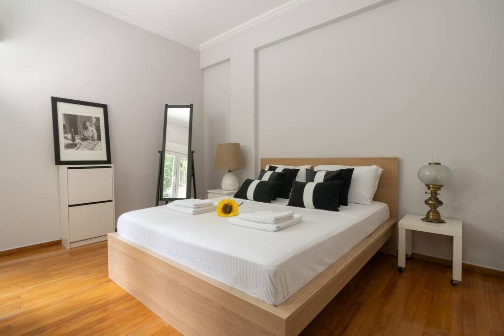 Chic N Central Apt In Kolonaki Apartment Athens Luaran gambar